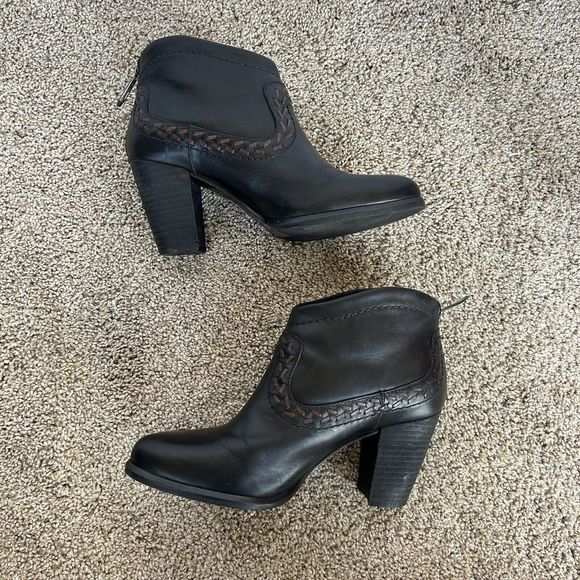UGG black Charlotte ankle booties brown leather size 6 - Picture 7 of 11